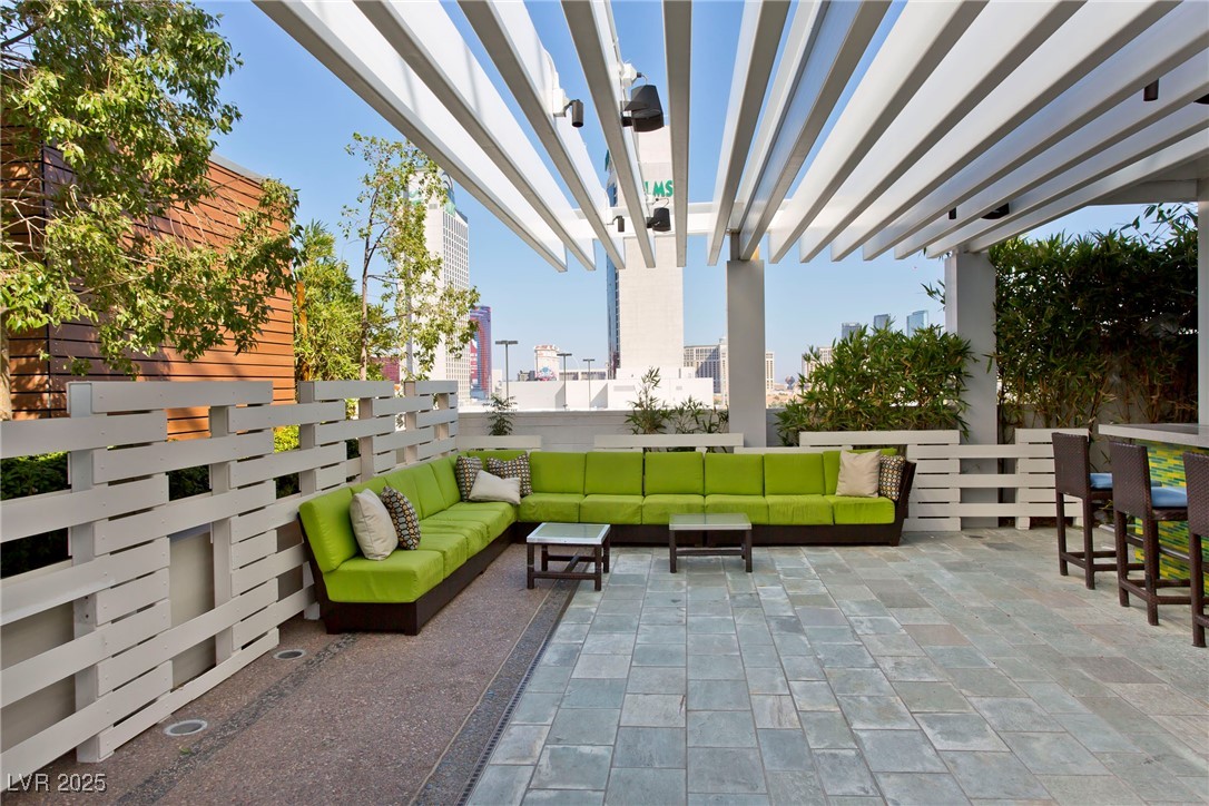 Las Vegas, Nevada 89103, United States, 1 Bedroom Bedrooms, ,2 BathroomsBathrooms,Residential,Active,241111