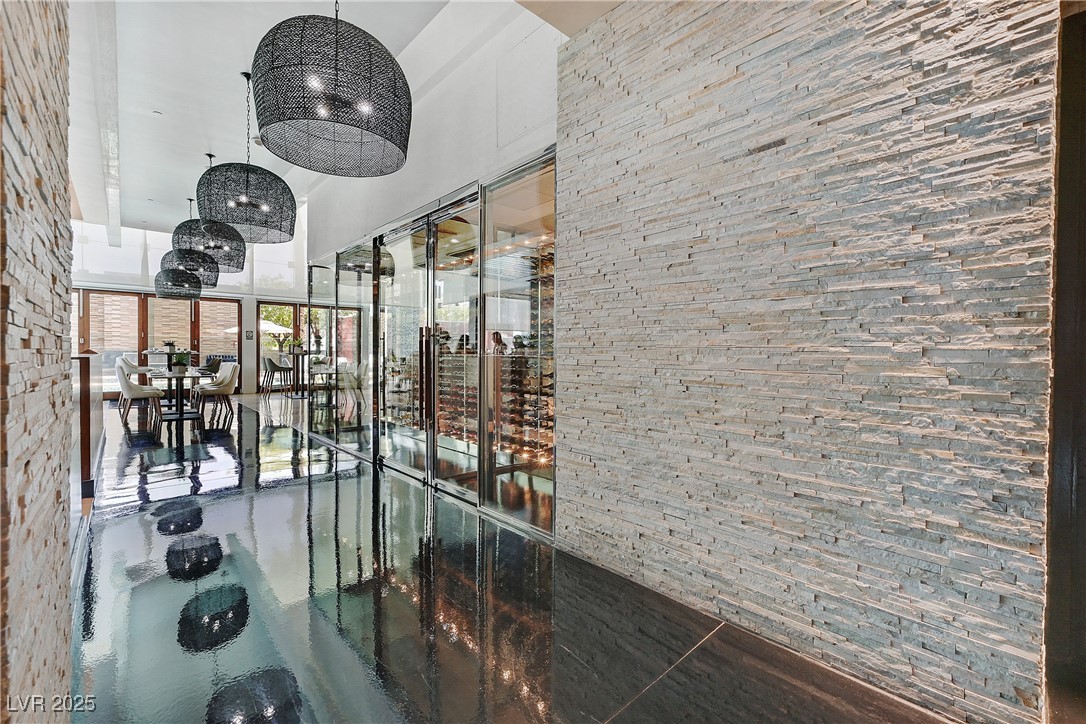 Las Vegas, Nevada 89103, United States, 1 Bedroom Bedrooms, ,2 BathroomsBathrooms,Residential,Active,241111