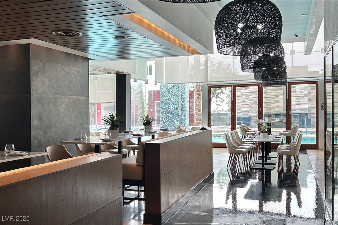 Las Vegas, Nevada 89103, United States, 1 Bedroom Bedrooms, ,2 BathroomsBathrooms,Residential,Active,241111