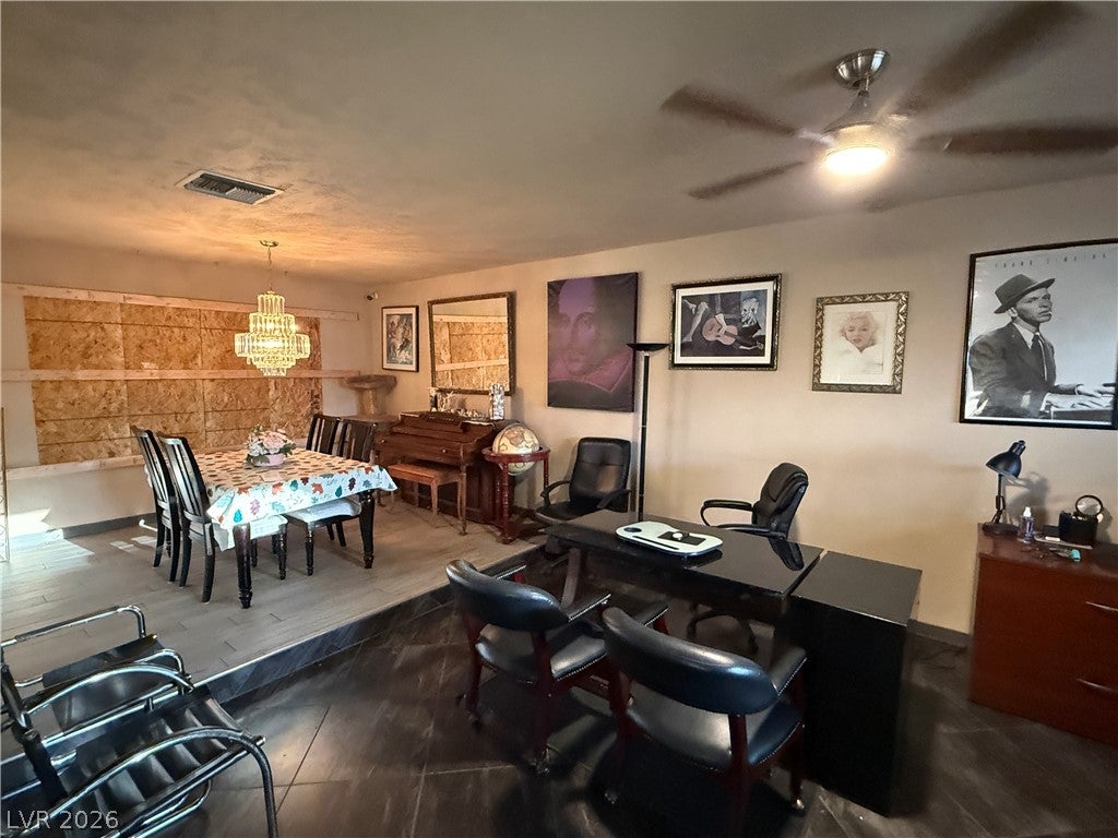 405 Holcomb Circle