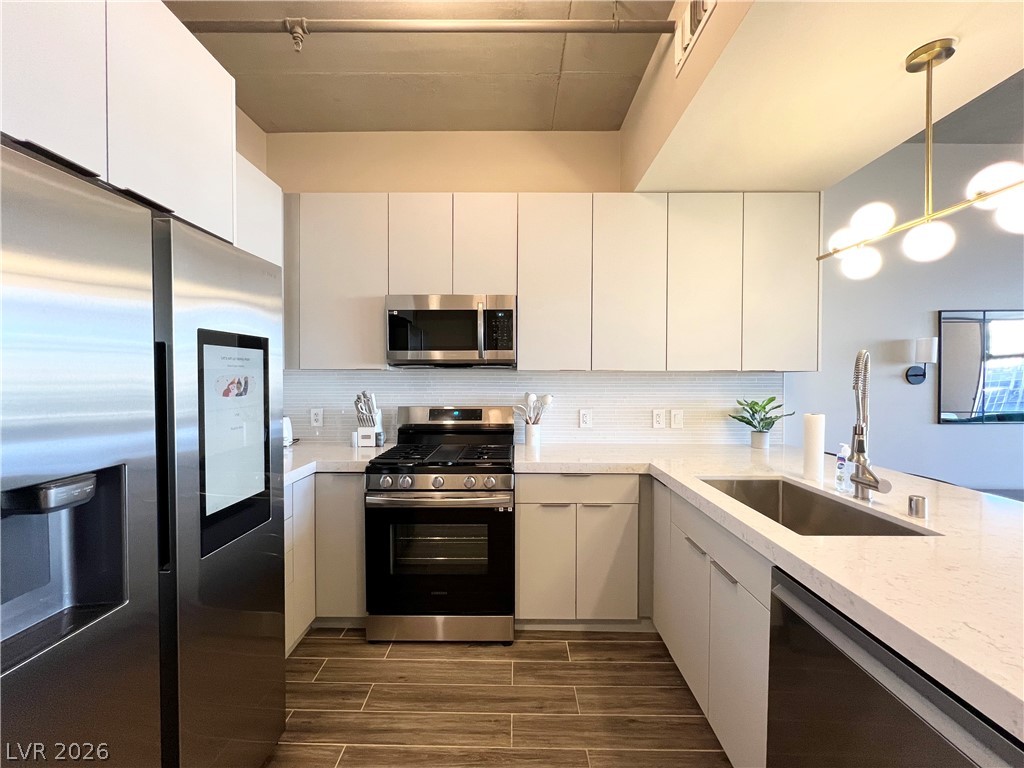 353 E Bonneville Avenue 619