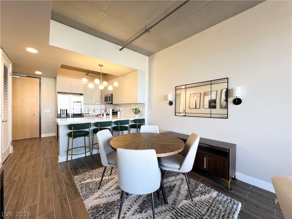 353 E Bonneville Avenue 619