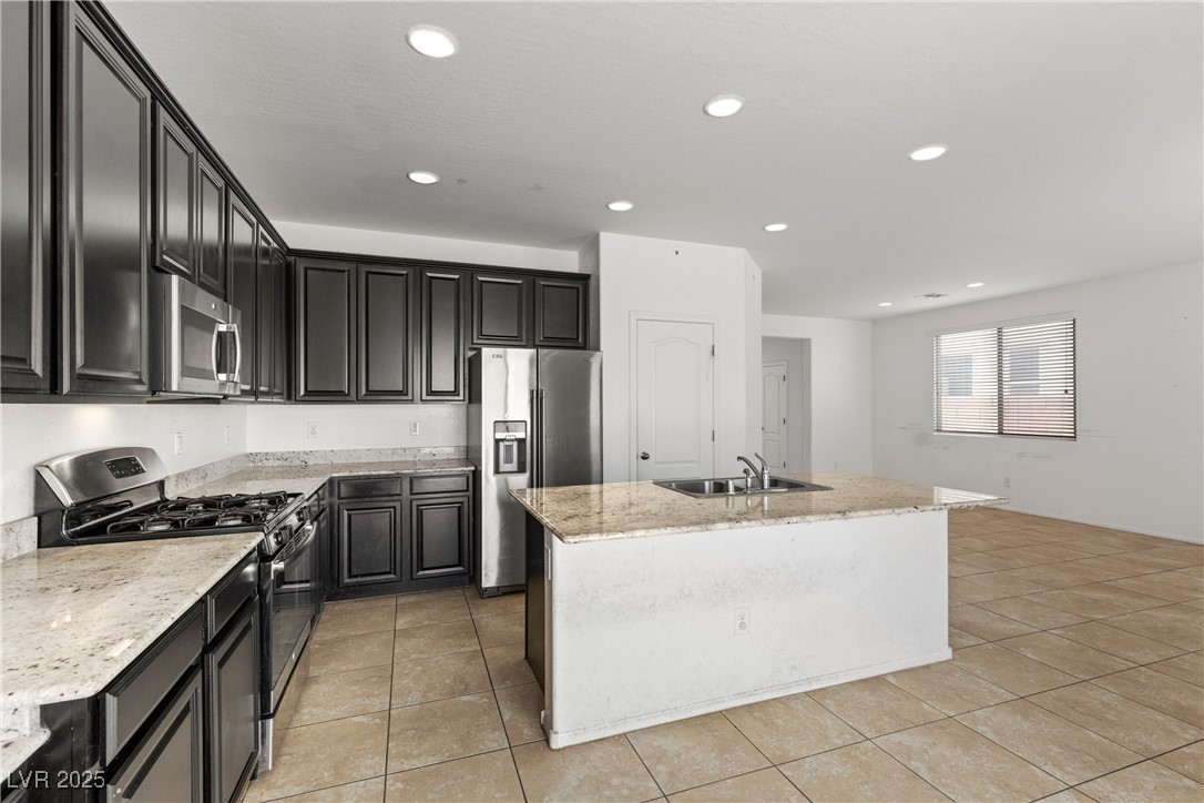 Las Vegas, Nevada 89122, United States, 3 Bedrooms Bedrooms, ,3 BathroomsBathrooms,Residential,Pending,127625