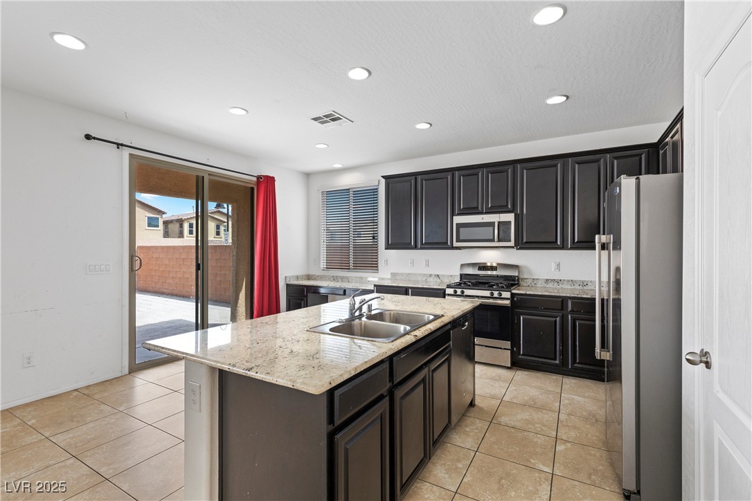 Las Vegas, Nevada 89122, United States, 3 Bedrooms Bedrooms, ,3 BathroomsBathrooms,Residential,Pending,127625