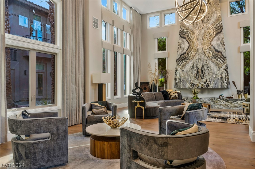 5 Wood Creek Court