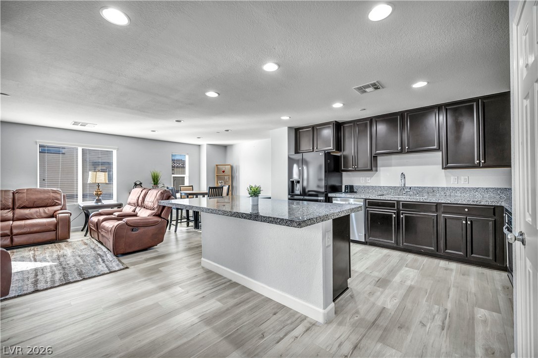 1525 Spiced Wine Avenue 24104