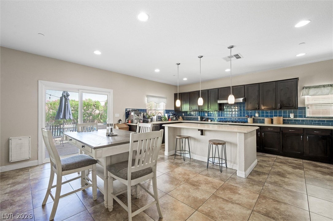 2984 Queen Lake Court