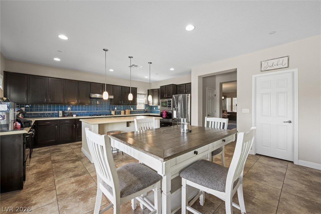 2984 Queen Lake Court