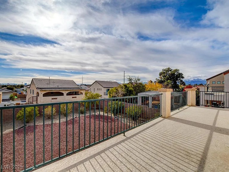 209 Tainted Berry Avenue, North Las Vegas, Nevada image 9