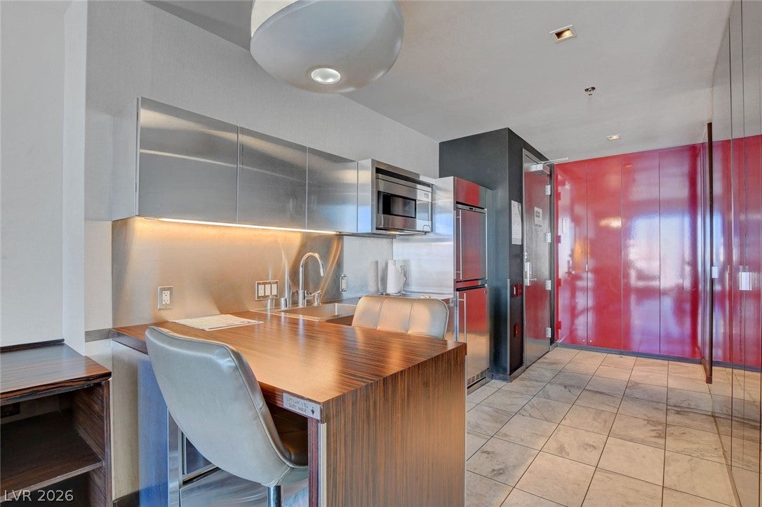4381 W Flamingo Road 1206