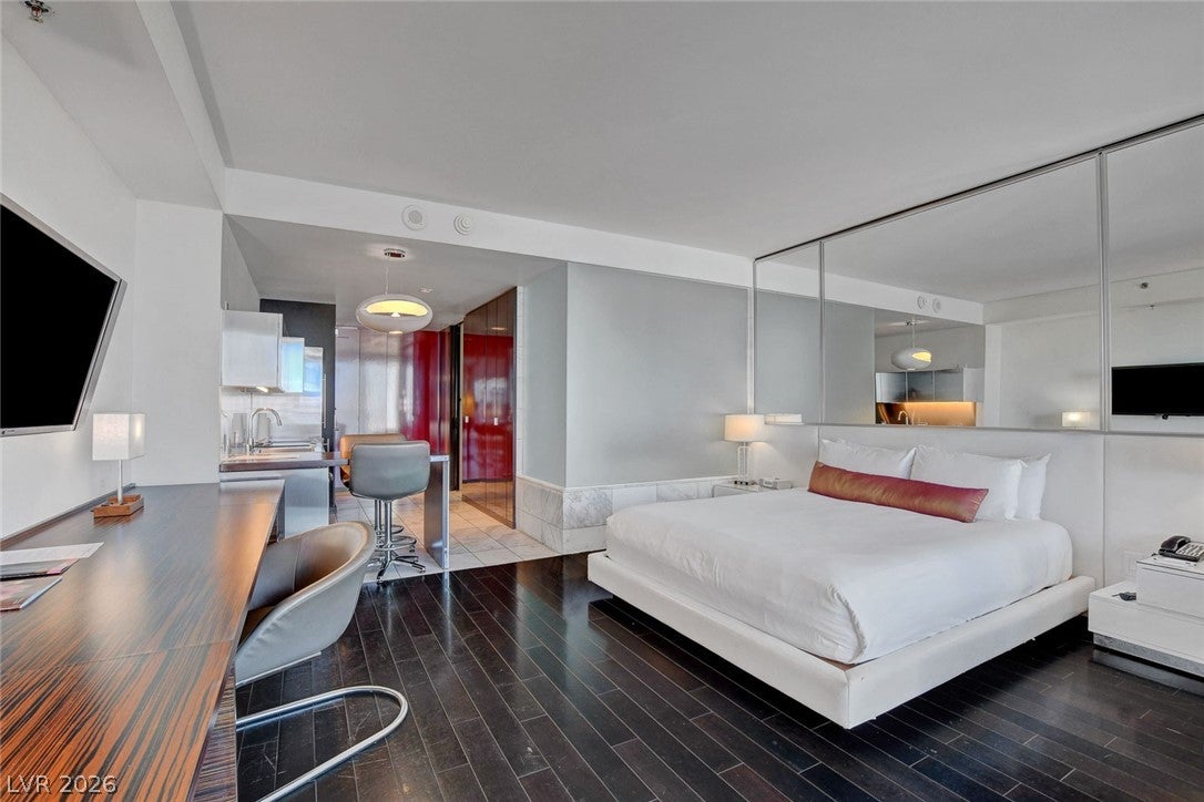 4381 W Flamingo Road 1206