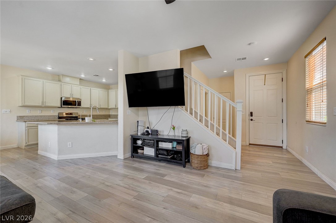 1350 Grass Creek Avenue 1