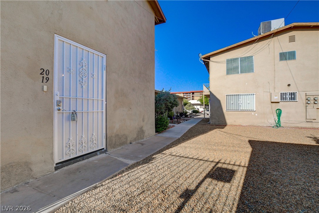 3841 Daisy Street 19