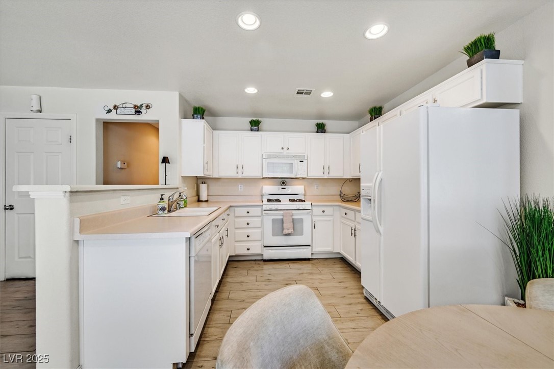 Las Vegas, Nevada 89183, United States, 2 Bedrooms Bedrooms, ,3 BathroomsBathrooms,Residential,Active,195935