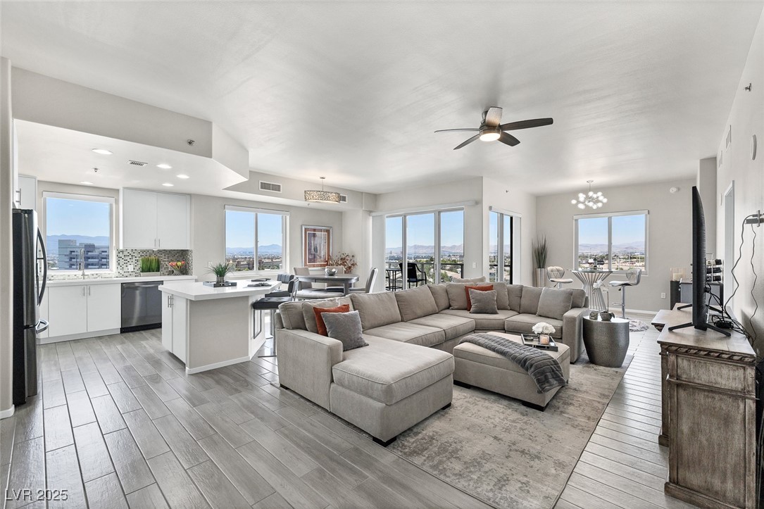 8255 Las Vegas Boulevard 921