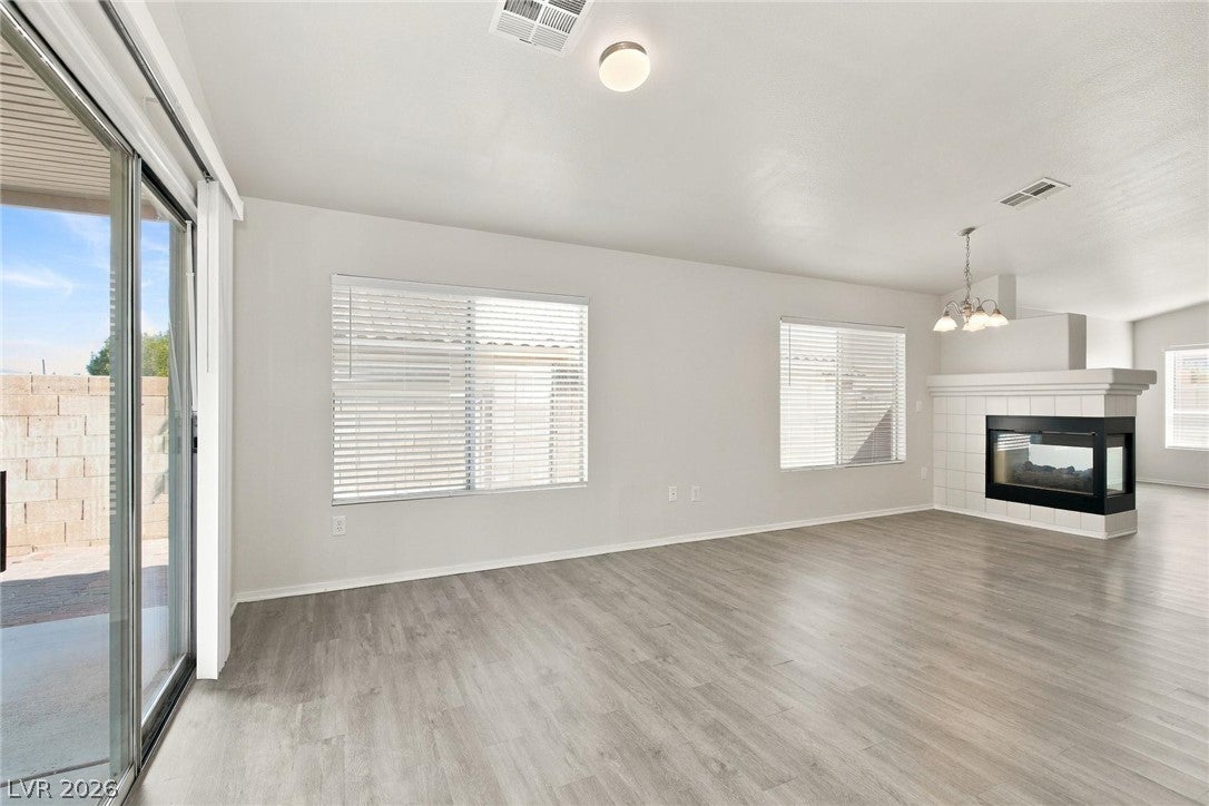 136 Zenith Point Avenue
