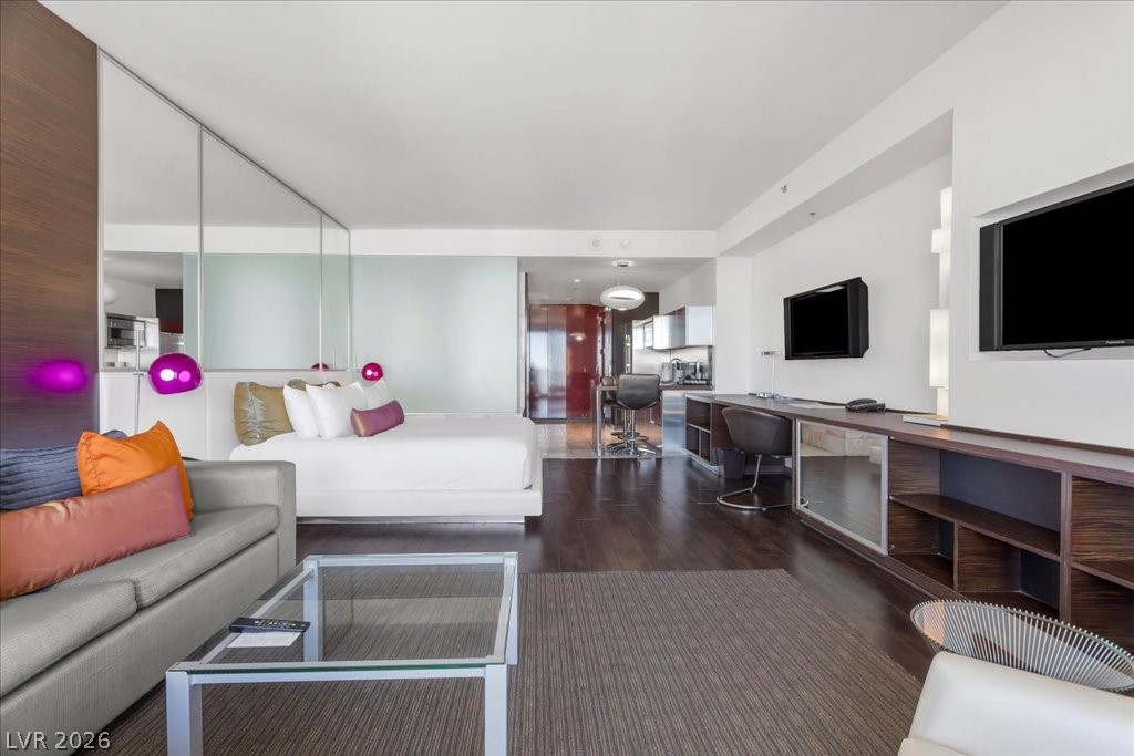 4381 W Flamingo Road 34308