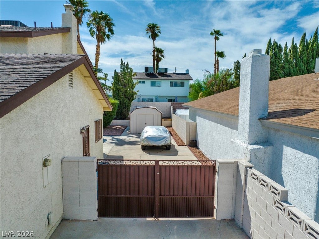 3885 Redwood Street
