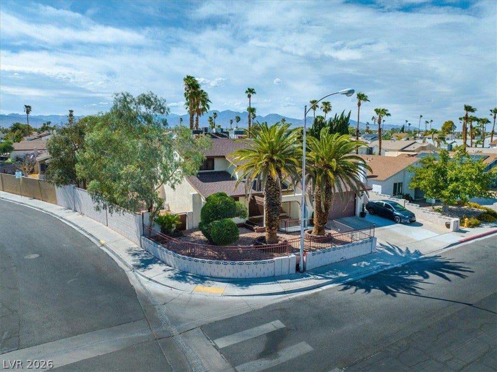 3885 Redwood Street