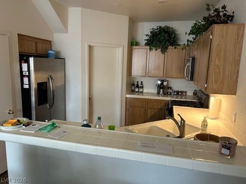 Photo of 251 S Green Valley Parkway #1712, Henderson, NV 89012 (MLS # 2772456)