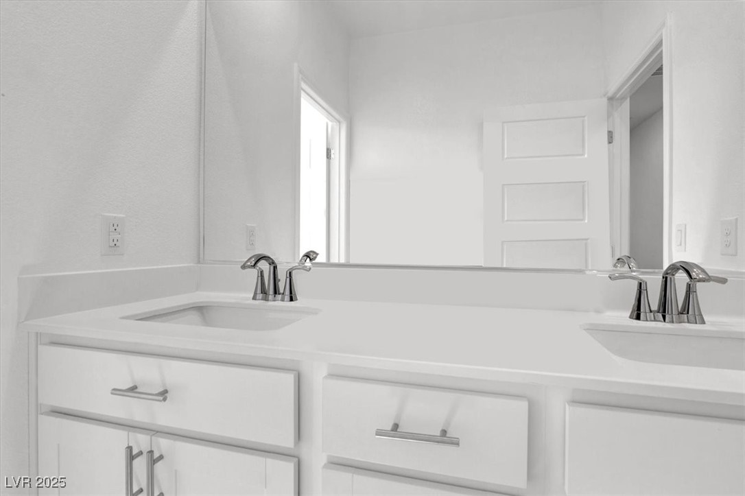 Henderson, Nevada 89012, United States, 5 Bedrooms Bedrooms, ,5 BathroomsBathrooms,Residential,Pending,127768