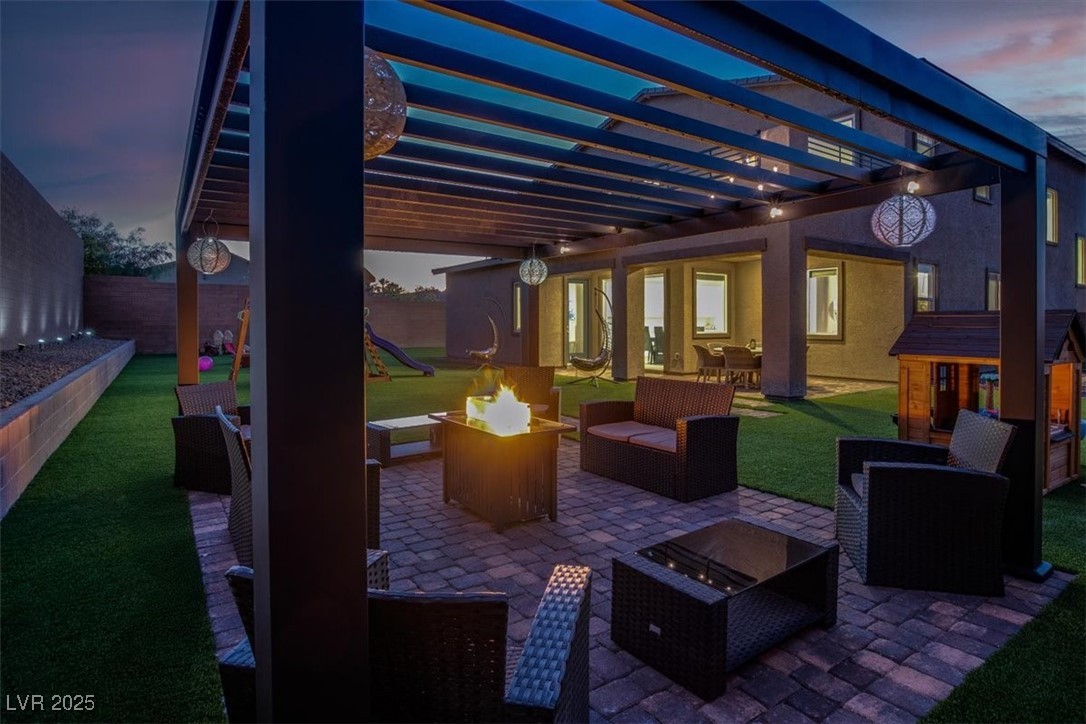 Henderson, Nevada 89012, United States, 5 Bedrooms Bedrooms, ,5 BathroomsBathrooms,Residential,Pending,127768