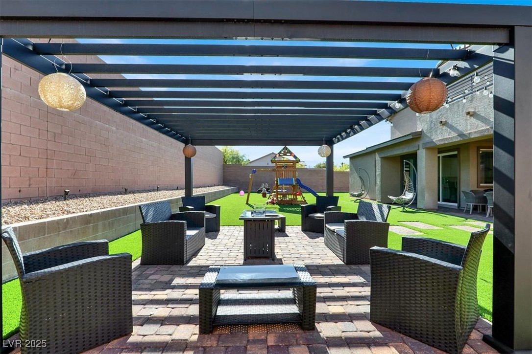 Henderson, Nevada 89012, United States, 5 Bedrooms Bedrooms, ,5 BathroomsBathrooms,Residential,Pending,127768