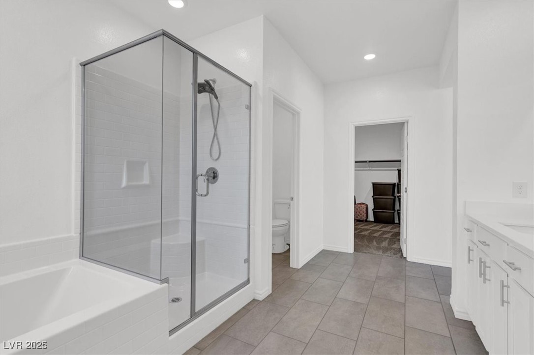 Henderson, Nevada 89012, United States, 5 Bedrooms Bedrooms, ,5 BathroomsBathrooms,Residential,Pending,127768