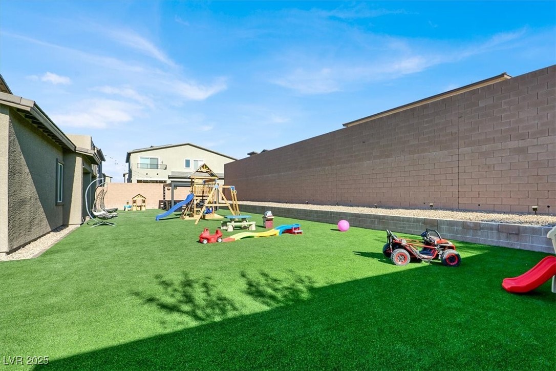 Henderson, Nevada 89012, United States, 5 Bedrooms Bedrooms, ,5 BathroomsBathrooms,Residential,Pending,127768