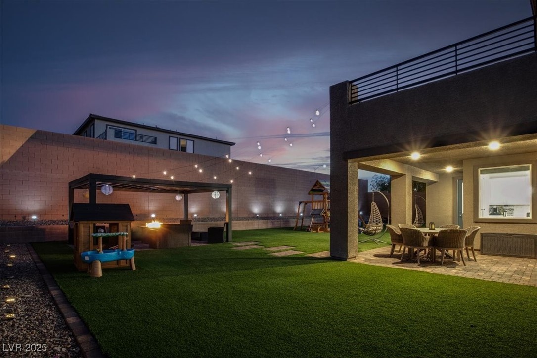 Henderson, Nevada 89012, United States, 5 Bedrooms Bedrooms, ,5 BathroomsBathrooms,Residential,Pending,127768