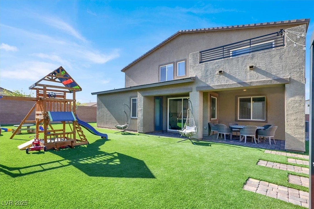 Henderson, Nevada 89012, United States, 5 Bedrooms Bedrooms, ,5 BathroomsBathrooms,Residential,Pending,127768