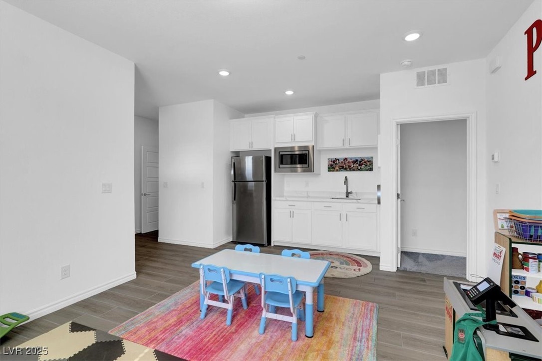 Henderson, Nevada 89012, United States, 5 Bedrooms Bedrooms, ,5 BathroomsBathrooms,Residential,Pending,127768