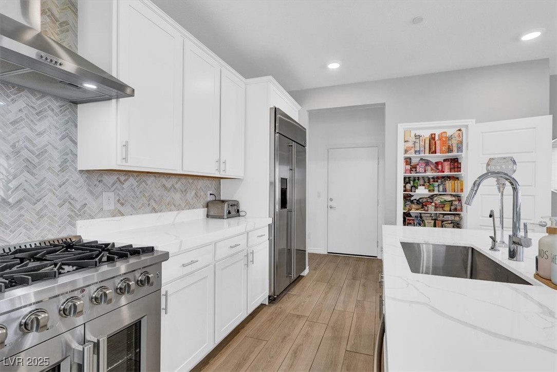 Henderson, Nevada 89012, United States, 5 Bedrooms Bedrooms, ,5 BathroomsBathrooms,Residential,Pending,127768