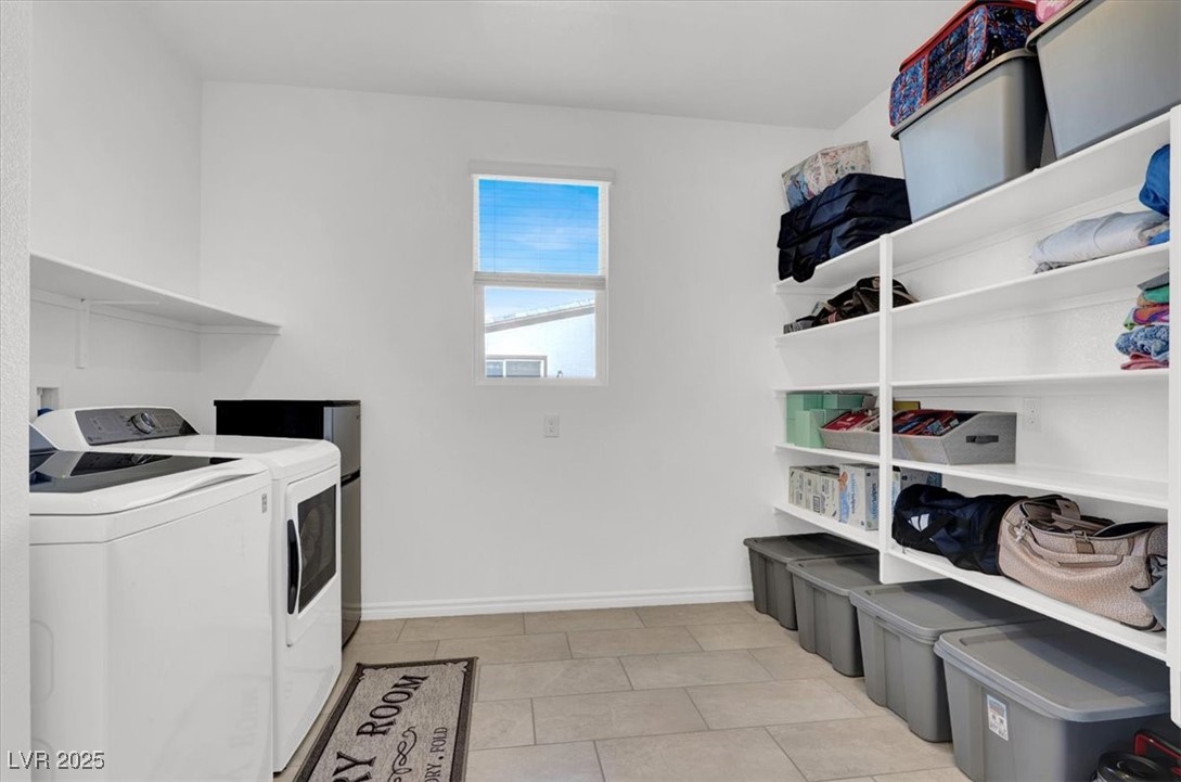 Henderson, Nevada 89012, United States, 5 Bedrooms Bedrooms, ,5 BathroomsBathrooms,Residential,Pending,127768