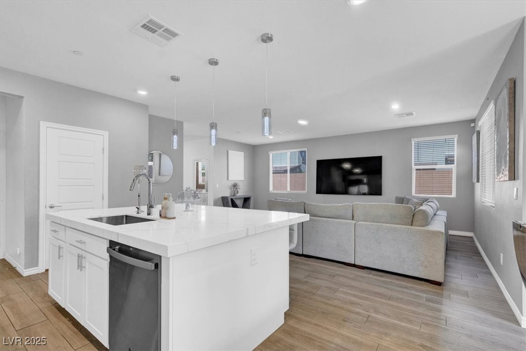 Henderson, Nevada 89012, United States, 5 Bedrooms Bedrooms, ,5 BathroomsBathrooms,Residential,Pending,127768