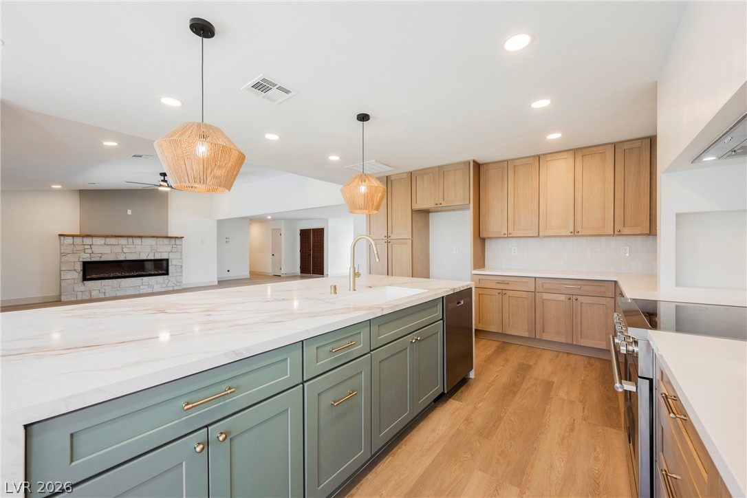 2755 S Torrey Pines Drive