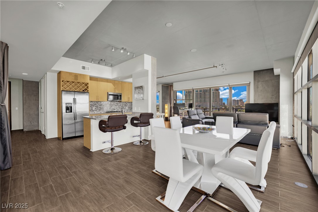 353 E Bonneville Avenue 626