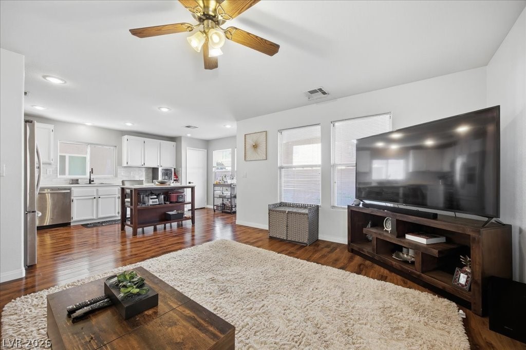8532 Caddy Corner Street