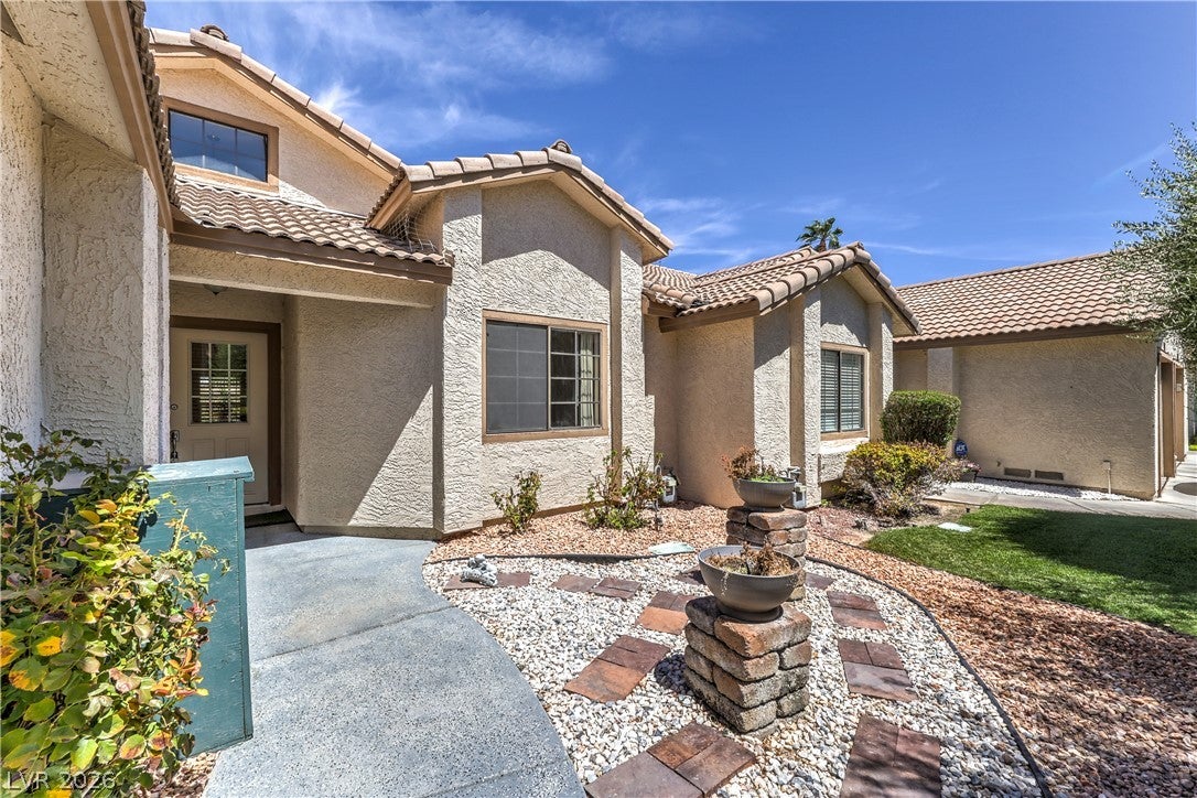 5736 Colwood Lane