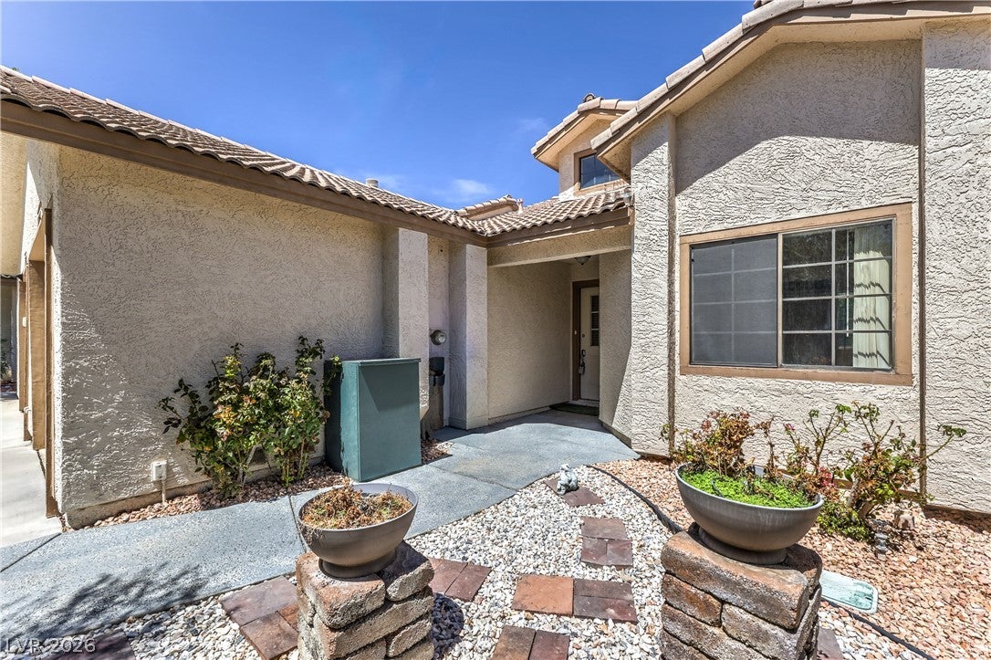 5736 Colwood Lane