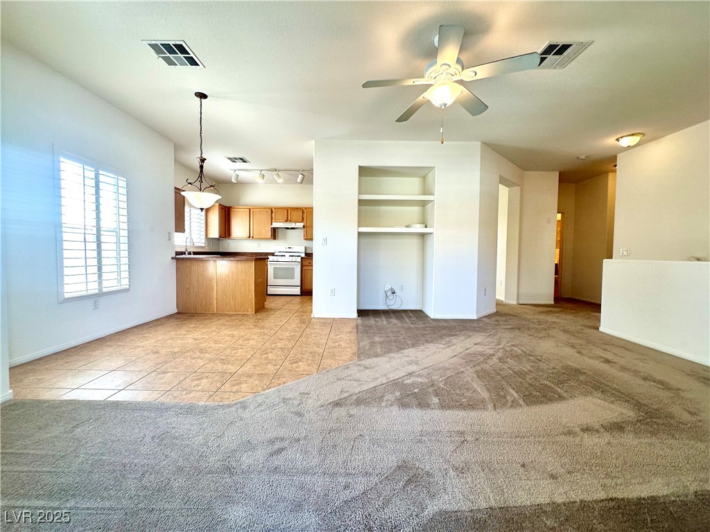 Las Vegas, Nevada 89129, United States, 2 Bedrooms Bedrooms, ,2 BathroomsBathrooms,Residential,Active,226842