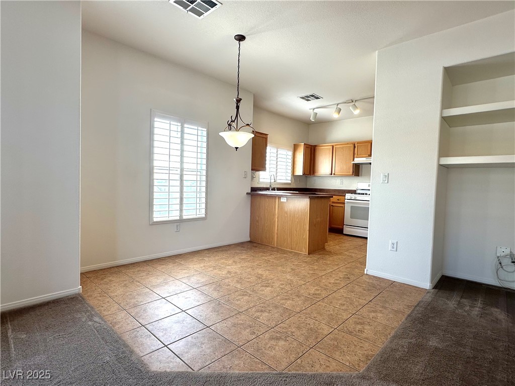 Las Vegas, Nevada 89129, United States, 2 Bedrooms Bedrooms, ,2 BathroomsBathrooms,Residential,Active,226842