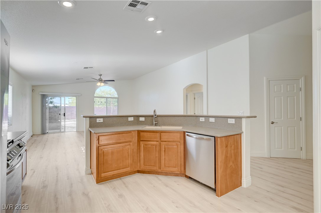 1095 Snow Roof Avenue