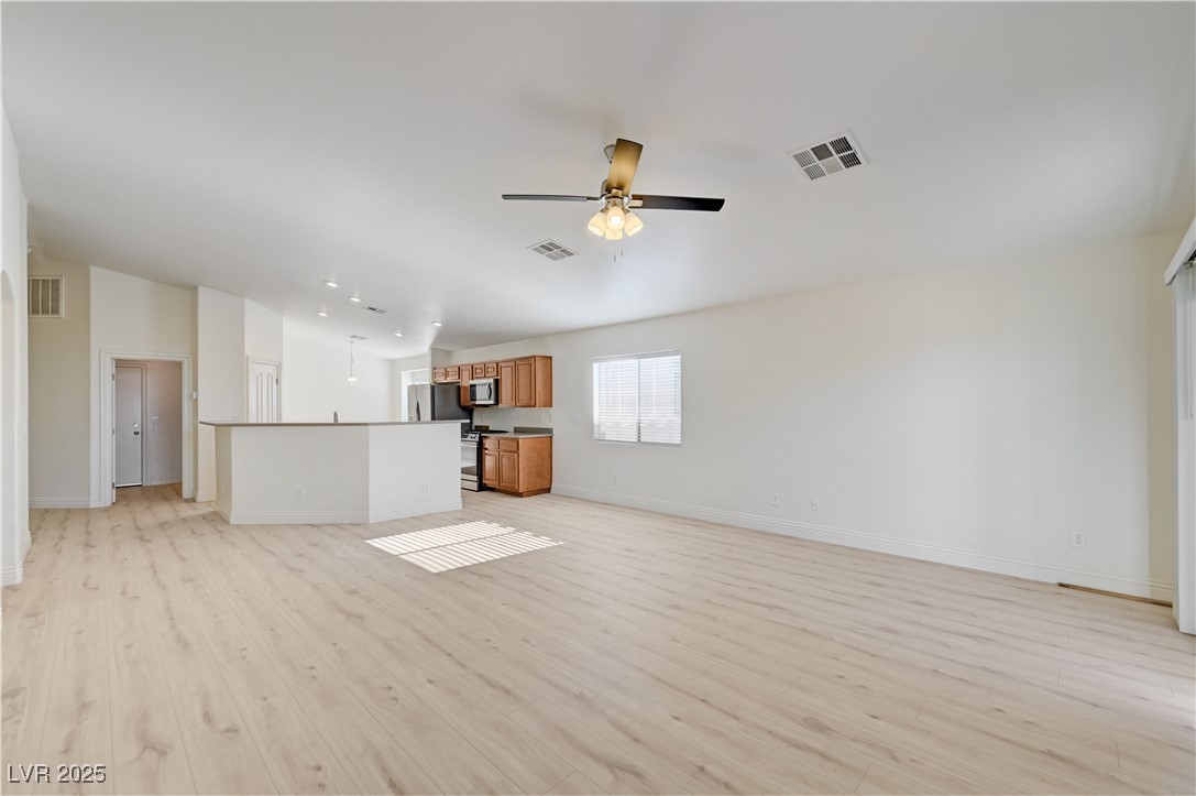 1095 Snow Roof Avenue