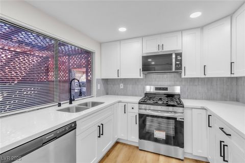 Photo of 2415 Pickwick Drive, Henderson, NV 89014 (MLS # 2738679)