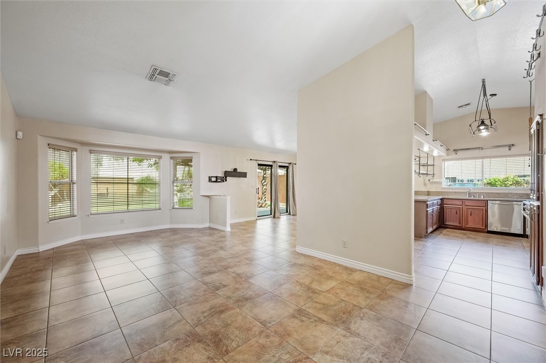 Las Vegas, Nevada 89108, United States, 3 Bedrooms Bedrooms, ,2 BathroomsBathrooms,Residential,Pending,147977