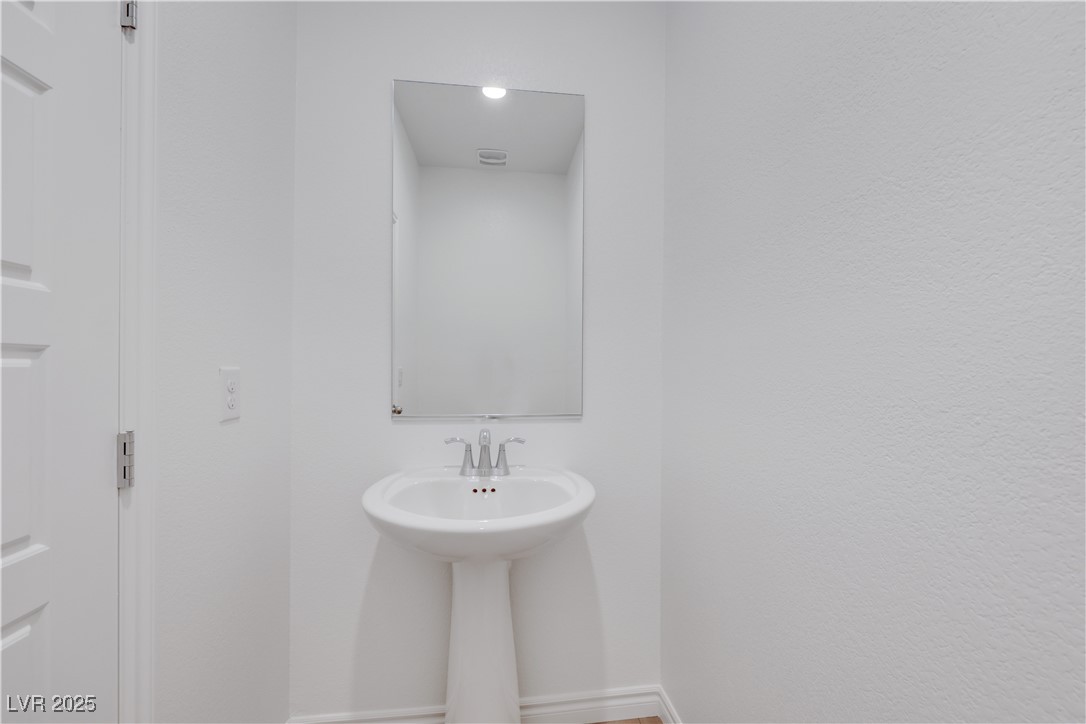 Henderson, Nevada 89015, United States, 2 Bedrooms Bedrooms, ,2 BathroomsBathrooms,Residential,Active,214714