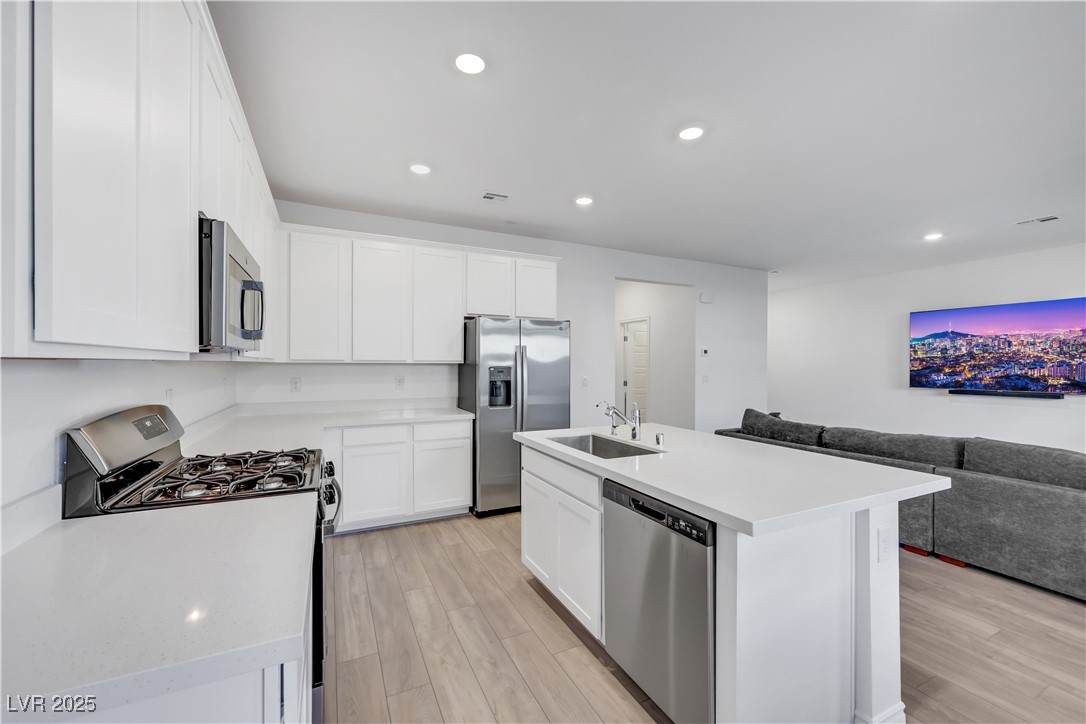 Henderson, Nevada 89015, United States, 2 Bedrooms Bedrooms, ,2 BathroomsBathrooms,Residential,Active,214714