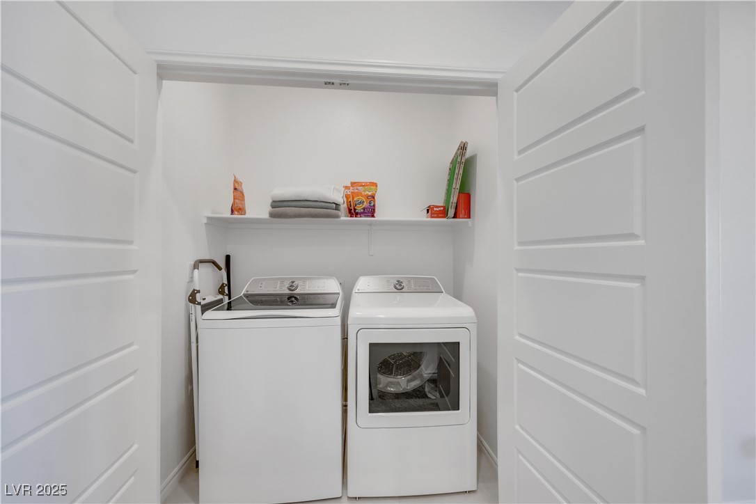 Henderson, Nevada 89015, United States, 2 Bedrooms Bedrooms, ,2 BathroomsBathrooms,Residential,Active,214714