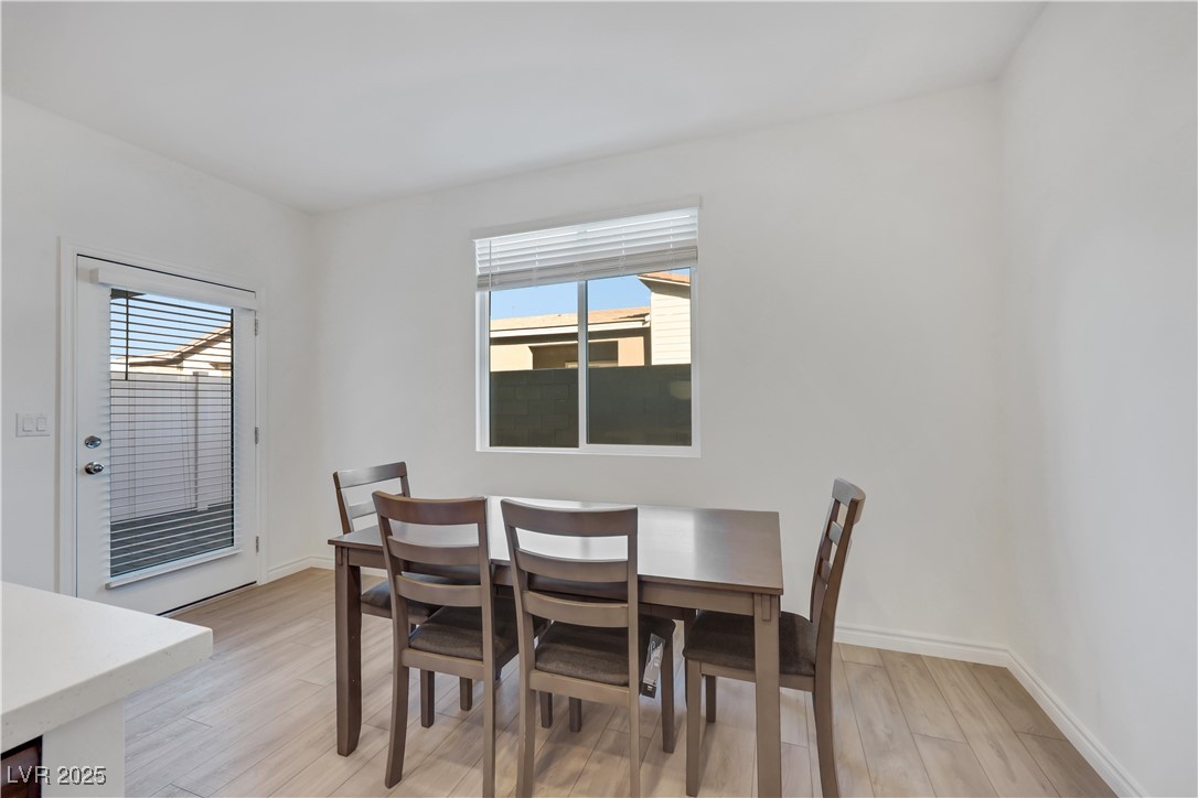 Henderson, Nevada 89015, United States, 2 Bedrooms Bedrooms, ,2 BathroomsBathrooms,Residential,Active,214714